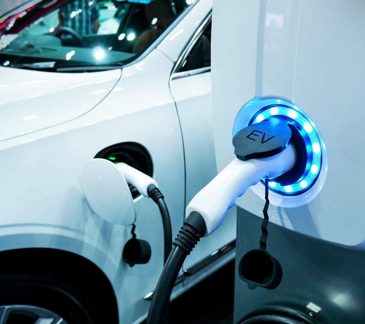 Véhicule électrique bornes de recharge IRVE Anglet