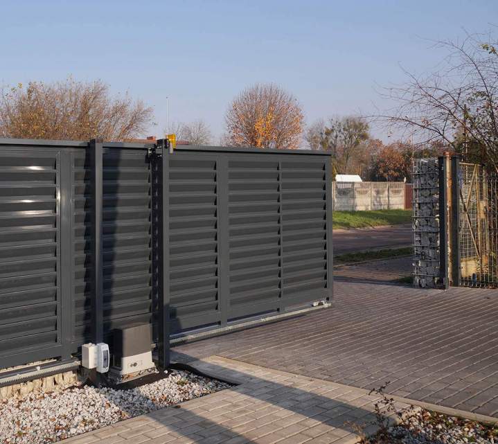 Ouvrez et fermez votre portail d'une simple pression de bouton.